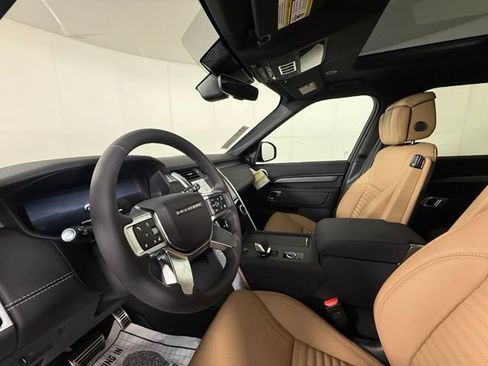 New 2026 Land Rover Discovery Limited Edition AWD/4WD image 17