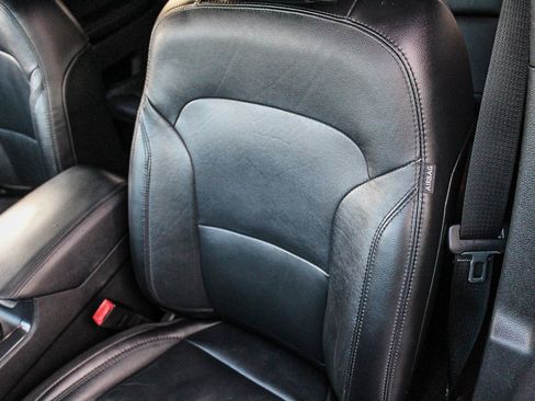 Used 2017 Ford Explorer XLT w/ Equipment Group 202A image 27