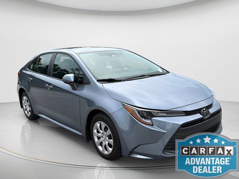 Used 2025 Toyota Corolla LE FWD image 3