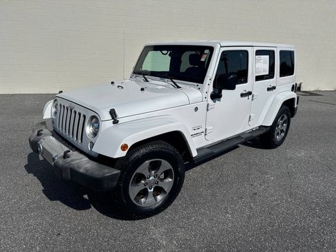 Used 2017 Jeep Wrangler Unlimited Sahara w/ Connectivity Group AWD/4WD image 2