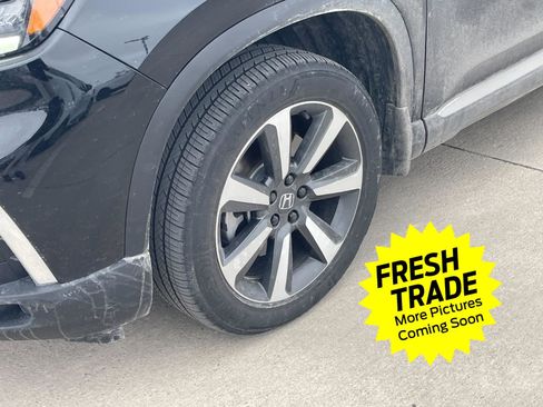 Used 2025 Honda Pilot Touring image 6