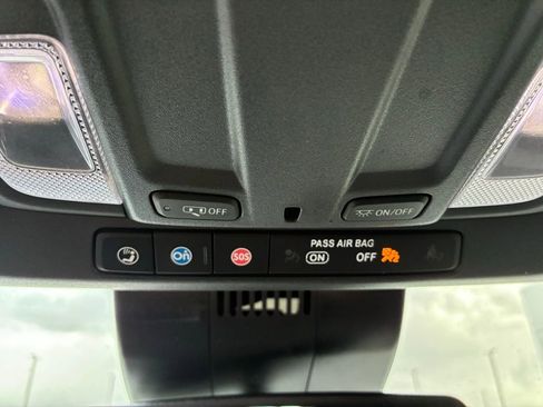 Used 2023 GMC Sierra 1500 AT4 image 32