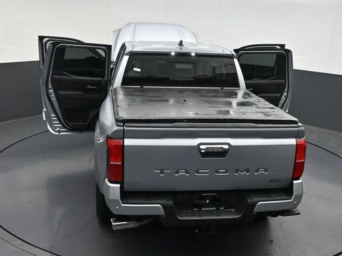 Used 2025 Toyota Tacoma Limited AWD/4WD image 35