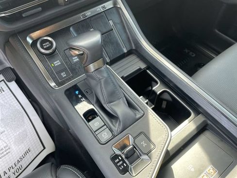 Used 2025 Lexus GX 550 w/ Accessory Package (2T) AWD/4WD image 21