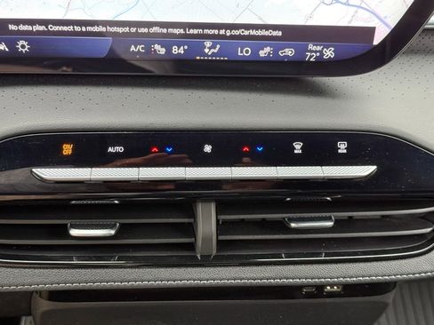 Used 2025 Buick Enclave Avenir w/ LPO, Floor Liner Package image 29