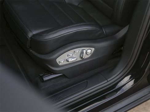 Used 2025 Porsche Macan image 14