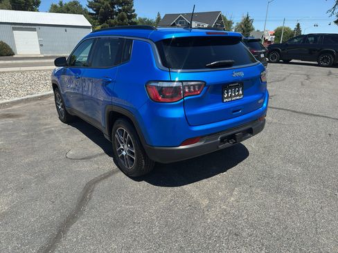 Used 2020 Jeep Compass Latitude FWD image 3