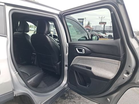 Used 2023 Jeep Compass Latitude image 14