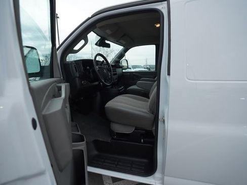 Used 2021 GMC Savana 3500 w/ Driver Convenience Package image 11
