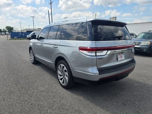 Used 2023 Lincoln Navigator Reserve AWD/4WD image 5