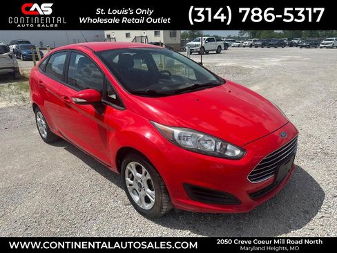 Used 2015 Ford Fiesta SE FWD image 1
