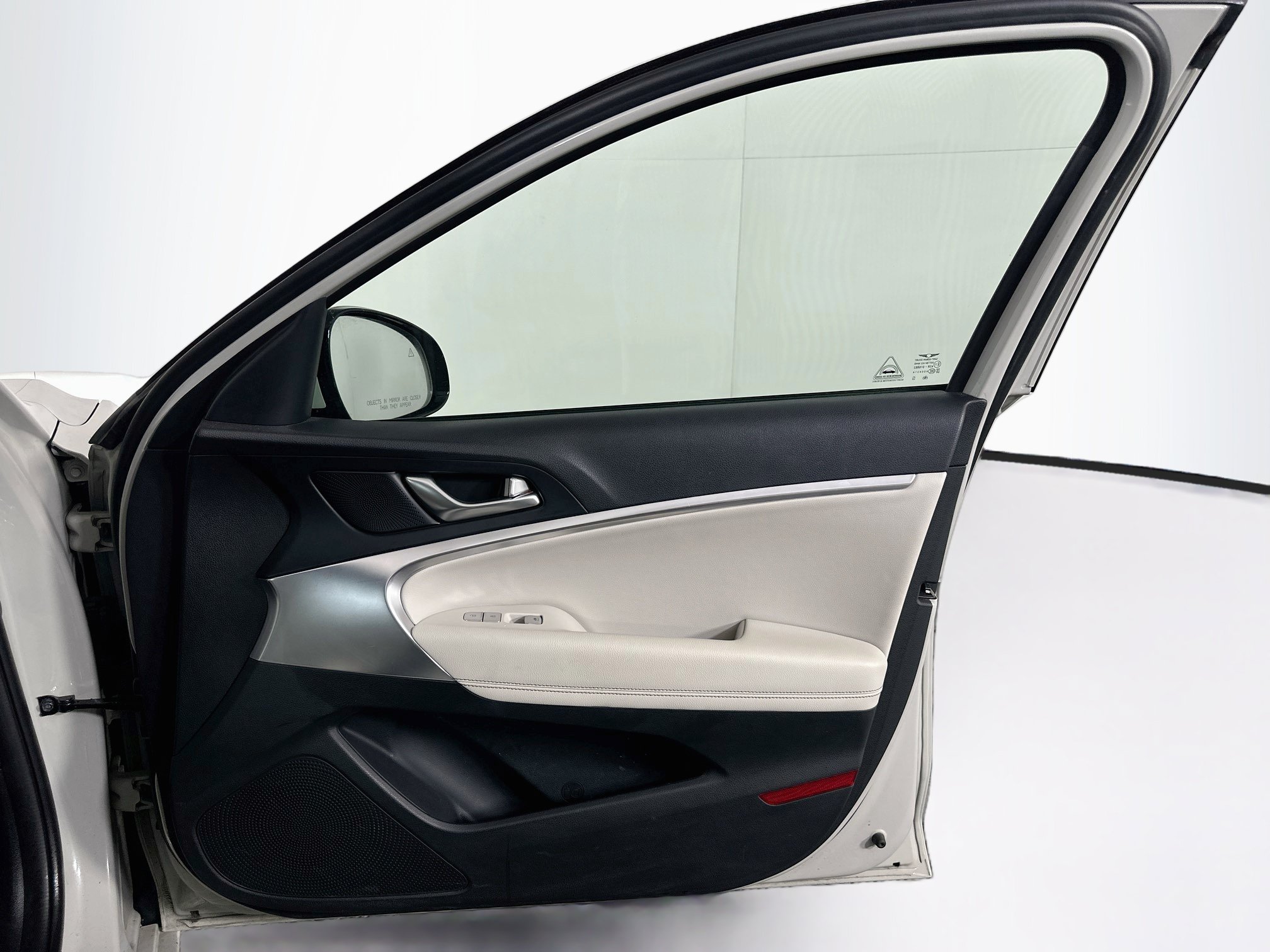 Used 2025 Genesis G70 2.5T RWD image 34