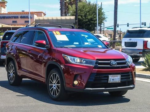 Used 2018 Toyota Highlander SE FWD image 3