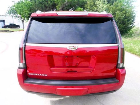 Used 2015 Cadillac Escalade Premium RWD image 16
