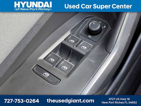 Used 2025 Volkswagen Jetta SE image 30