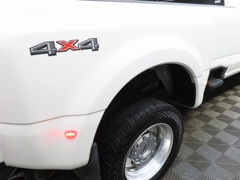 Used 2025 Ford F450 Platinum w/ Platinum Plus Package image 33