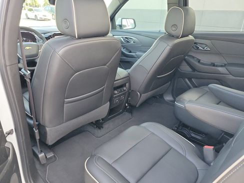 Used 2023 Chevrolet Traverse Premier FWD image 34