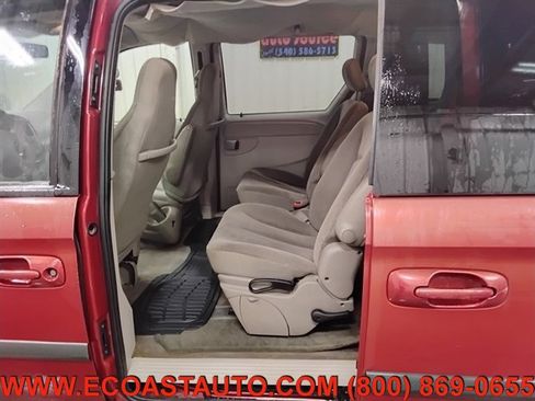 Used 2005 Dodge Caravan SXT FWD image 12