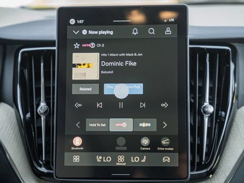 New 2027 Volvo XC60 B5 Plus AWD/4WD image 23