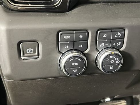 Used 2024 GMC Sierra 1500 AT4 w/ Technology Package AWD/4WD image 19