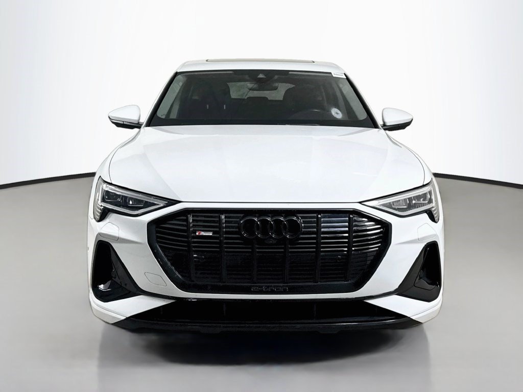 Used 2022 Audi e-tron Premium Plus w/ Premium Plus Package AWD/4WD image 2