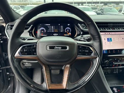 Used 2023 Jeep Grand Cherokee L Summit w/ Luxury Tech Group V image 18