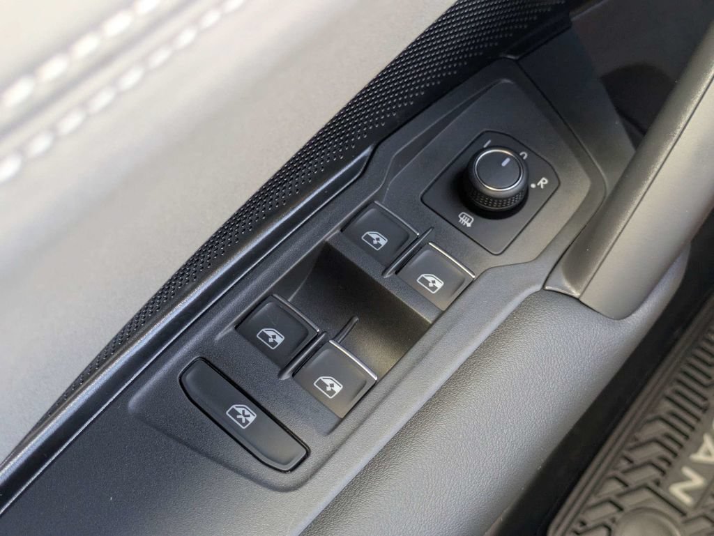 New 2026 Volkswagen Tiguan SE R-Line FWD image 25