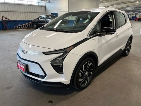 Used 2023 Chevrolet Bolt LT w/ Infotainment Package FWD image 7
