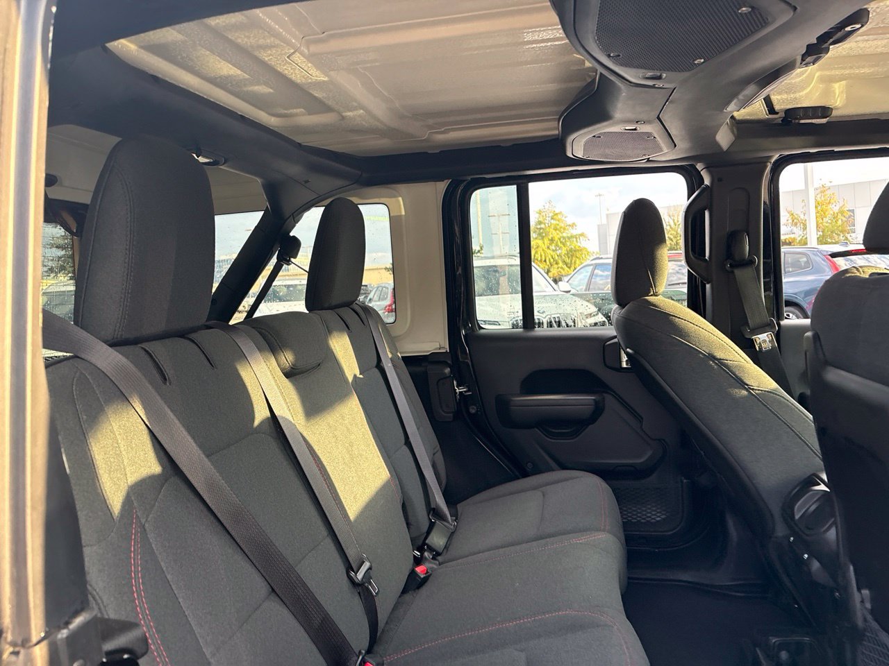 Used 2025 Jeep Wrangler Unlimited Rubicon w/ Convenience Group AWD/4WD image 10