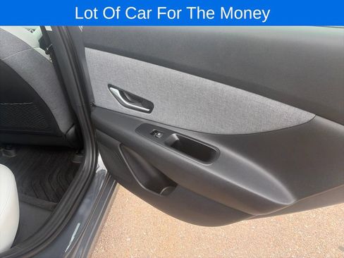 Used 2023 Hyundai Elantra Limited FWD image 9