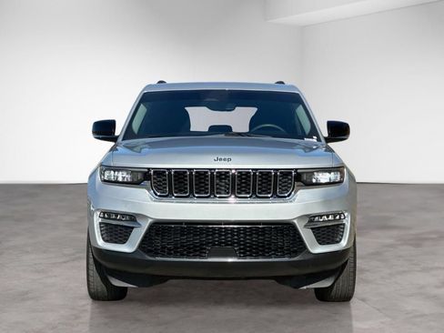 Used 2023 Jeep Grand Cherokee Limited w/ Trailer Tow Prep Group (B) AWD/4WD image 9