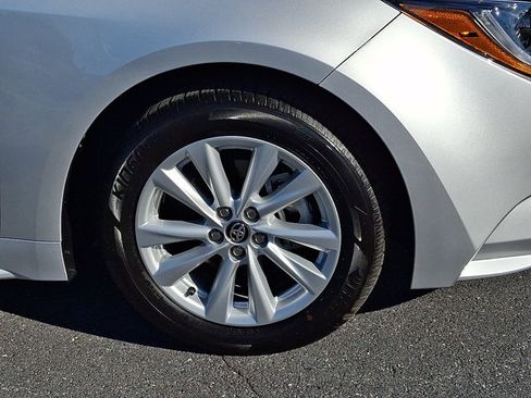 Used 2025 Toyota Corolla LE w/ LE Premium Package FWD image 8