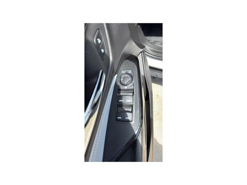 Used 2025 Chevrolet Trax LT w/ LT Convenience Package FWD image 14