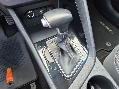Used 2020 Kia Niro LXS FWD image 30