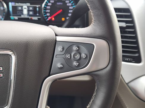 Used 2020 GMC Yukon XL SLT image 32