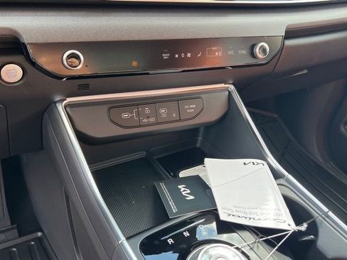 New 2026 Kia Carnival SX image 21