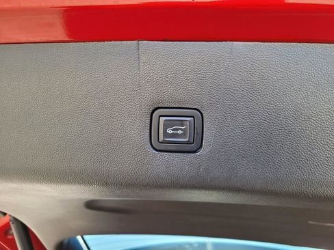 Used 2022 Chevrolet Traverse Premier image 17