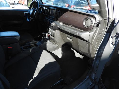 Used 2020 Jeep Wrangler Unlimited Sport image 7
