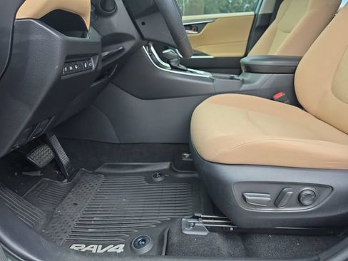Used 2020 Toyota RAV4 XLE w/ Convenience Package AWD/4WD image 10