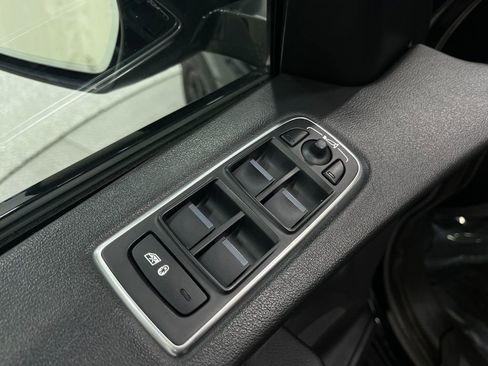 Used 2019 Jaguar F-PACE Prestige image 16