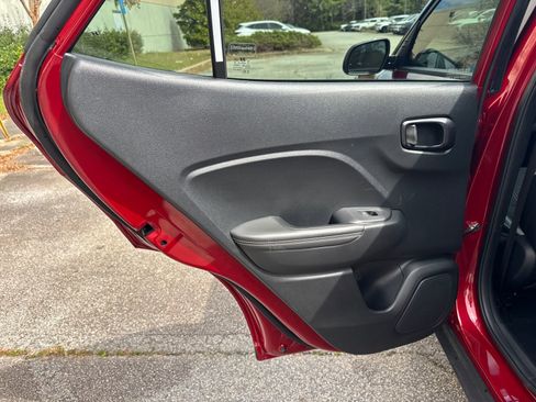 Used 2024 Hyundai Venue Limited image 21