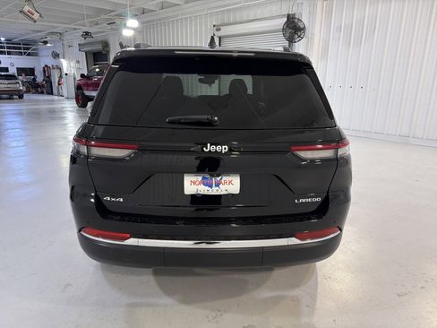 Used 2024 Jeep Grand Cherokee Laredo AWD/4WD image 4