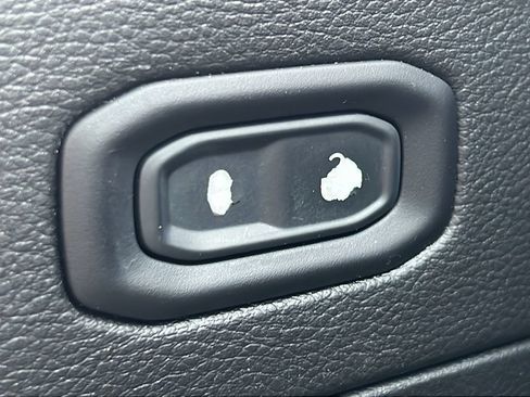 Used 2020 Jeep Gladiator Overland AWD/4WD image 18