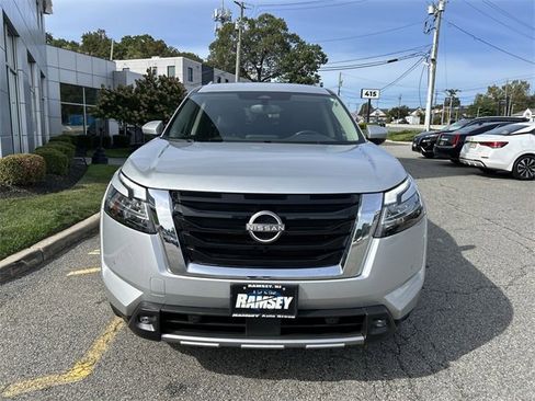 Certified 2022 Nissan Pathfinder SL image 3