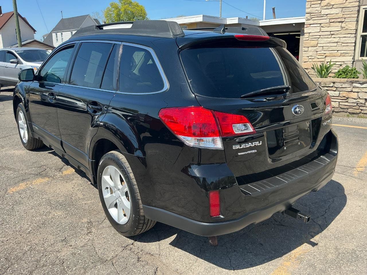 Used 2014 Subaru Outback 2.5i Premium AWD/4WD image 5