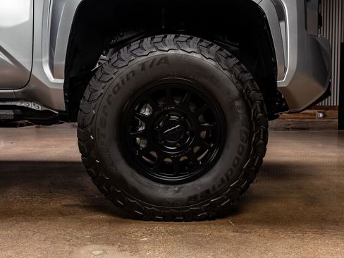 Used 2025 Toyota Tacoma SR5 image 12