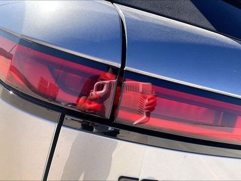 Used 2025 Land Rover Range Rover Sport SE image 36