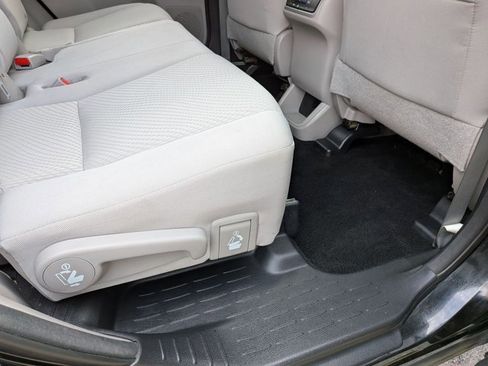 Used 2014 Toyota Highlander LE image 17