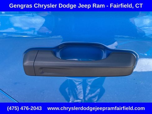 Certified 2025 Jeep Gladiator Sport AWD/4WD image 17