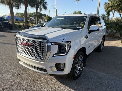 Used 2024 GMC Yukon Denali w/ Advanced Technology Package AWD/4WD image 1